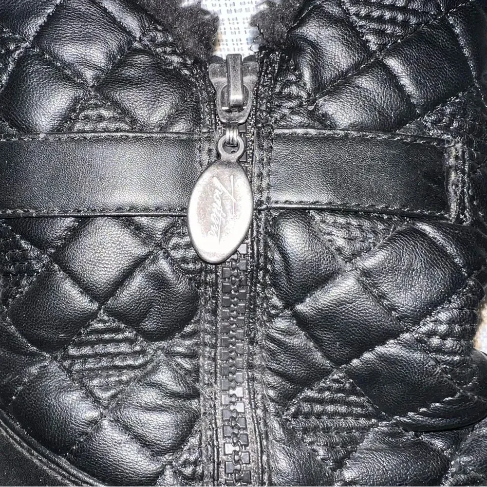Trotters Blast III Black Quilted Water Resistant Ankle Boots Size 6WW Side Zip
